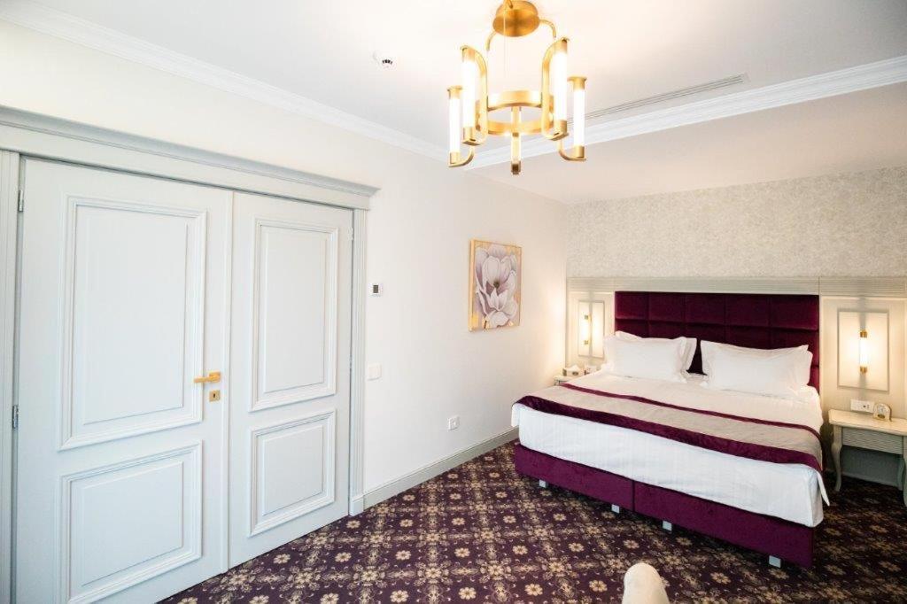 Hotel Foisorul cu Flori Sinaia Exterior foto