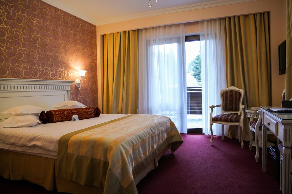 Hotel Foisorul cu Flori Sinaia Exterior foto
