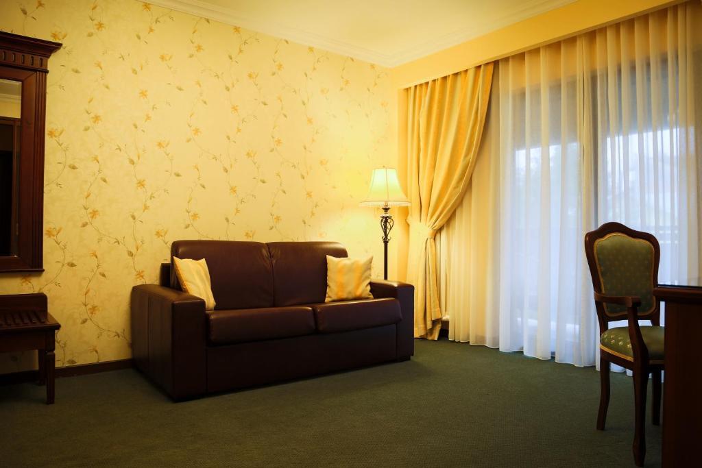 Hotel Foisorul cu Flori Sinaia Exterior foto